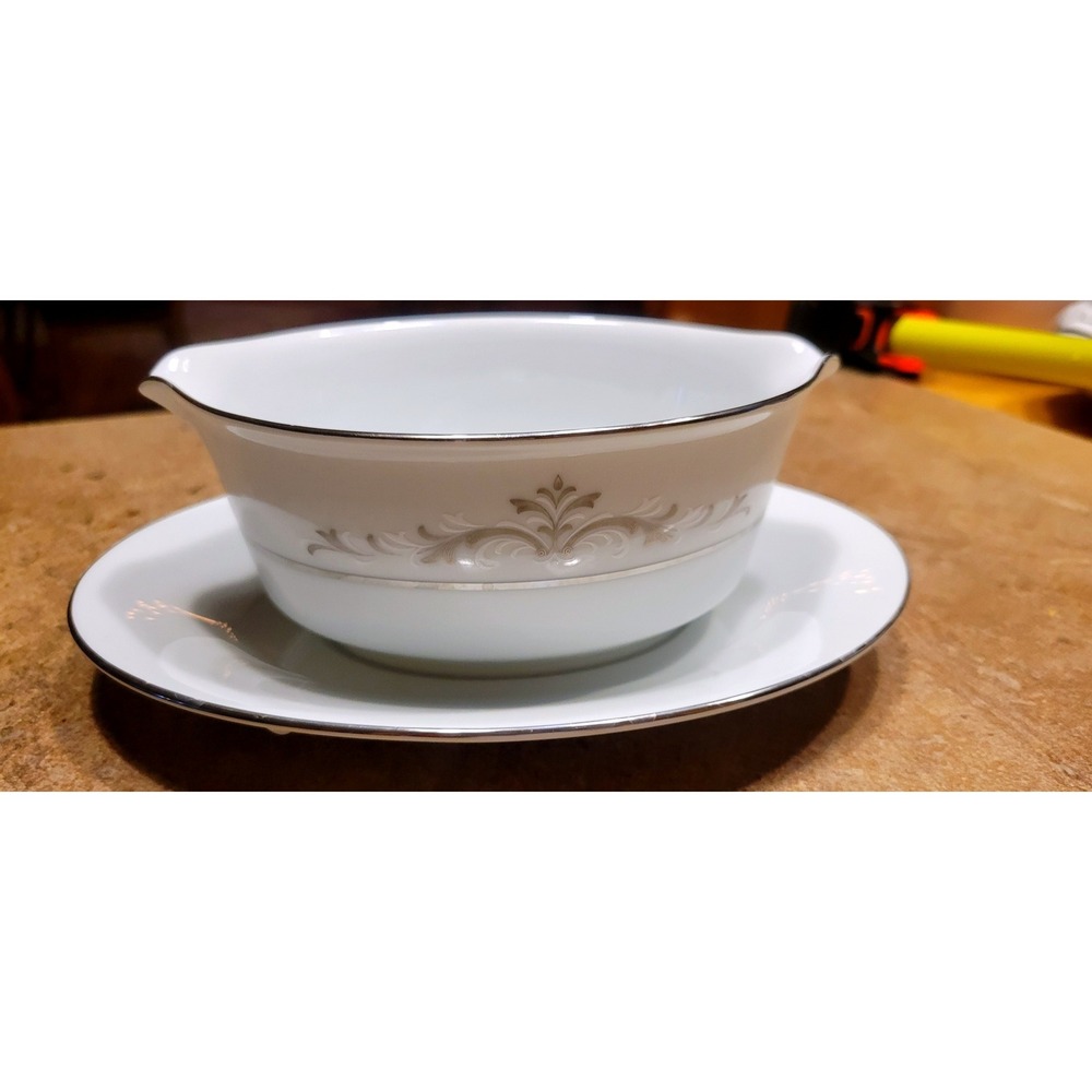 Noritake Caroline 6671 Gravy Boat w/ Underplate Silver Rim‎ Floral Pattern China